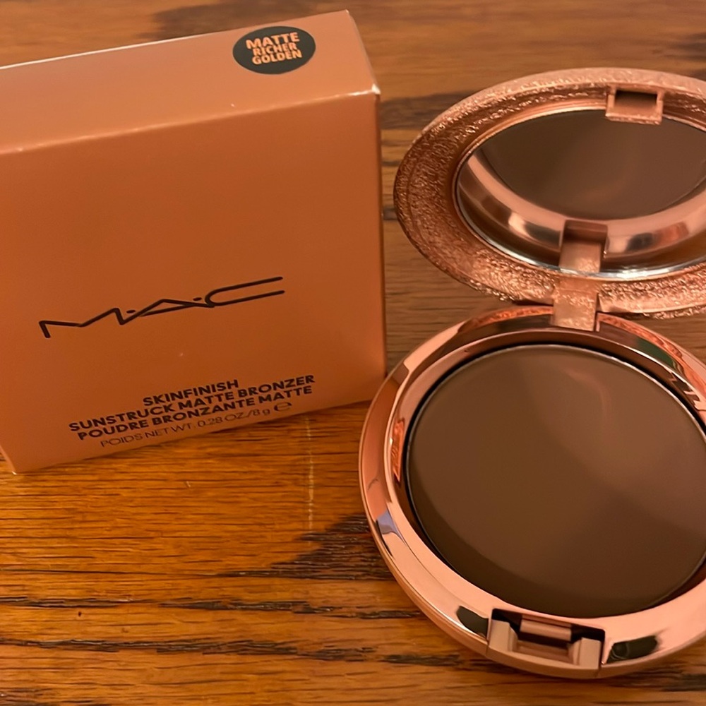 BNIB MAC SKINFINISH SUNSTRUCK MATTE BRONZER Matte Richer Golden